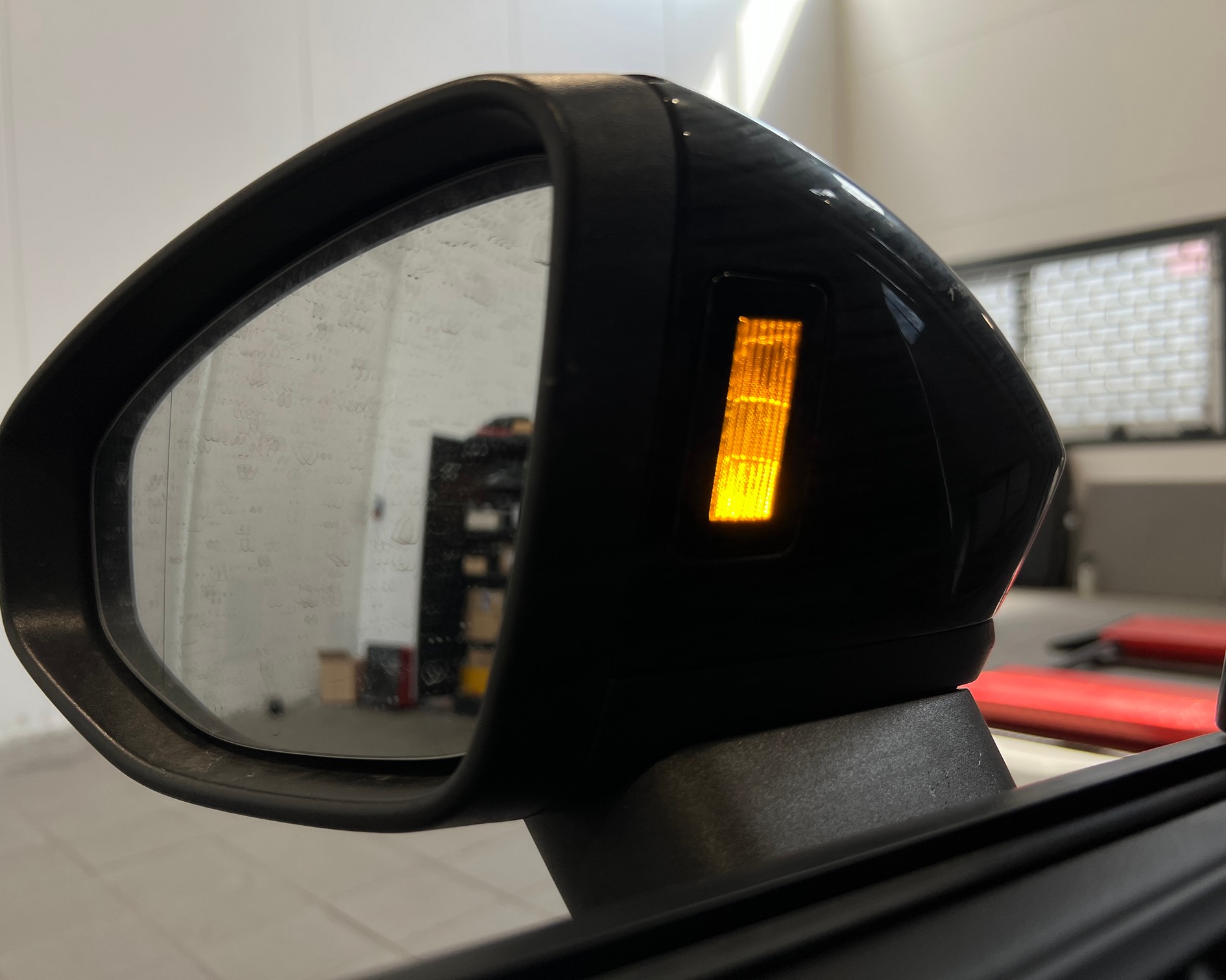 a3 8y side assist qq2 heated steering rvc f-17.jpg