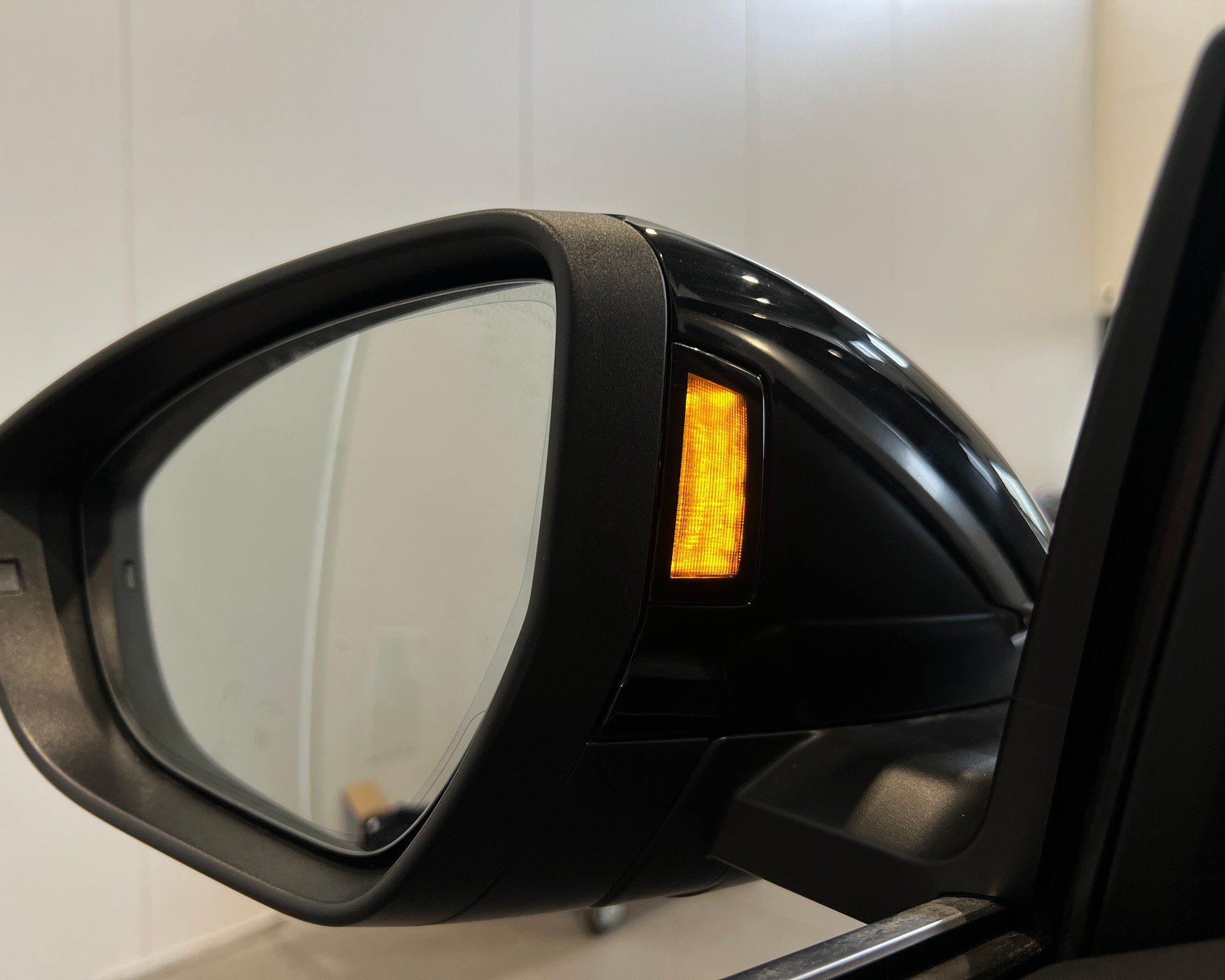 etron fl side assist-10.jpg