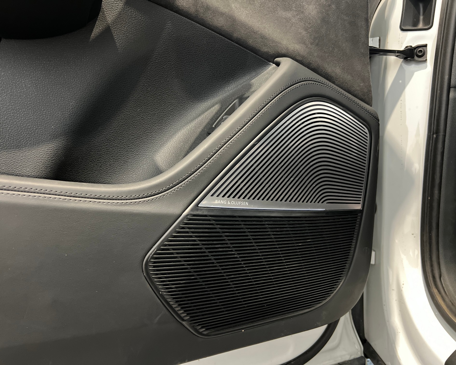 q7 4m no soft close 360 leather-31.jpg