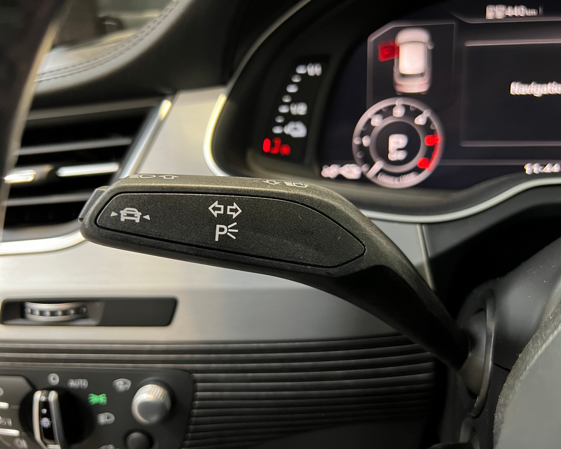 q7 4m pfl etron acc lane assist-18.jpg