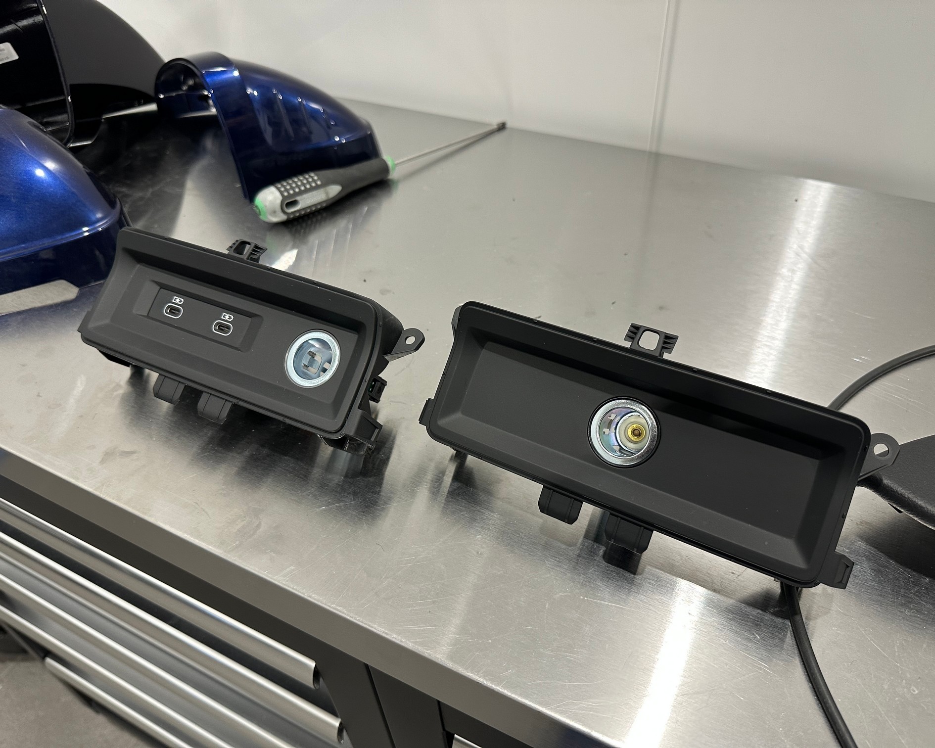 a6 c8 fl usb charge-3.jpg